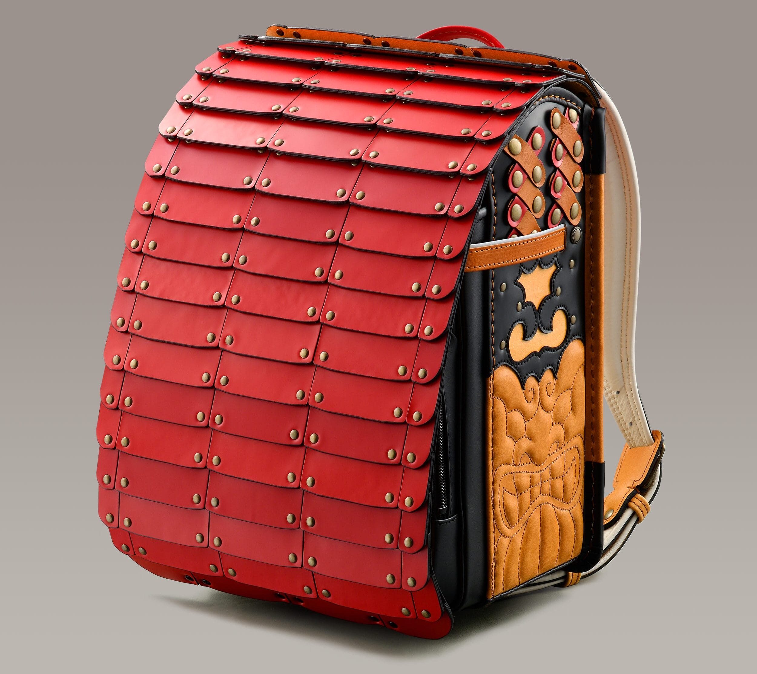 バッグ sakuroo A Samurai-Inspired Backpack Elevates Leather Scraps to a Bag